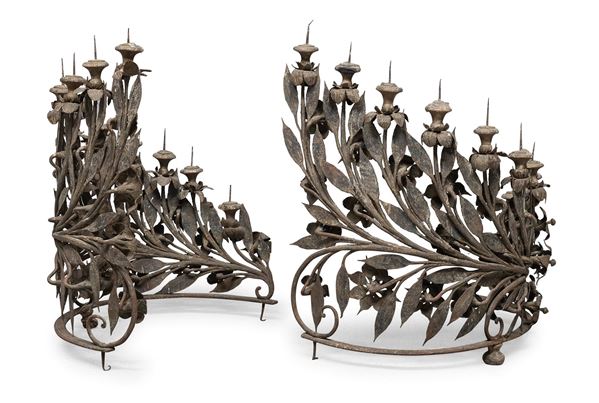 COPPIA DI CANDELABRI SEMICIRCOLARI IN FERRO