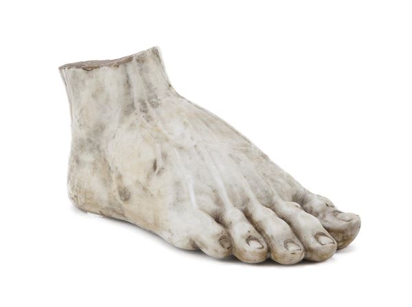 SCULTURA DI PIEDE IN MARMO BIANCO