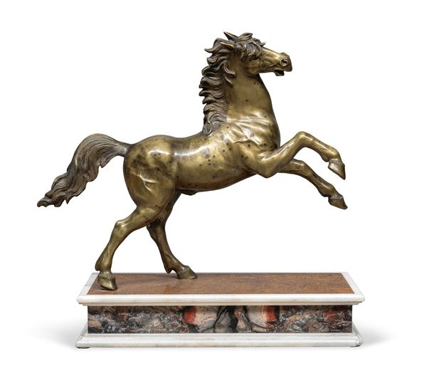 CAVALLO IN BRONZO DORATO DEL XVII SECOLO