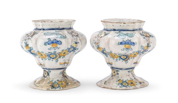 COPPIA DI VASI IN MAIOLICA, BASSANO