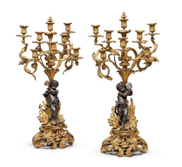 COPPIA DI CANDELABRI IN BRONZO CON ALLEGORIA DELLA MISICA