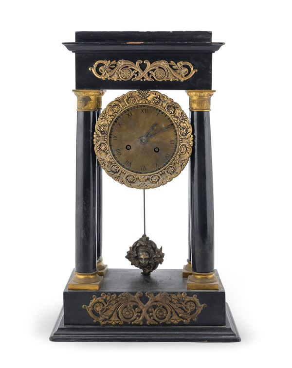 OROLOGIO DA TAVOLO A TEMPIO