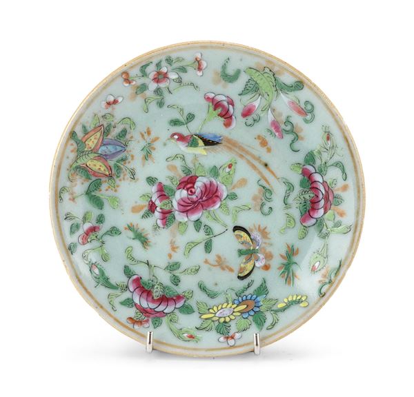 PIATTO IN PORCELLANA CELADON, CINA XIX SECOLO