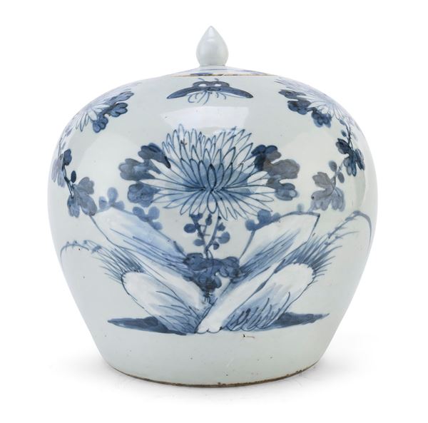 POTICHE IN PORCELLANA BIANCO E BLU, CINA