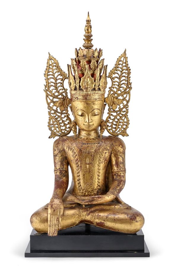 BUDDHA IN LEGNO DORATO, BIRMANIA FINE XVII, INIZIO XVIII SECOLO