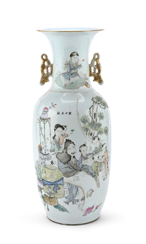 VASO IN PORCELLANA, CINA