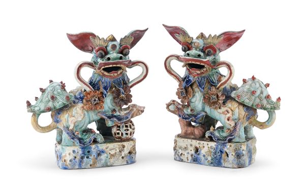 COPPIA DI SCULTURE IN CERAMICA, CINA XVIII SECOLO