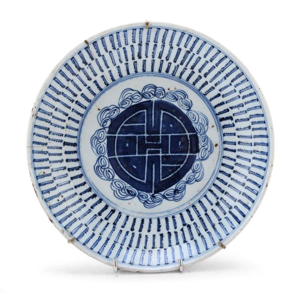 PIATTO IN PORCELLANA BIANCO E BLU, CINA XIX SECOLO