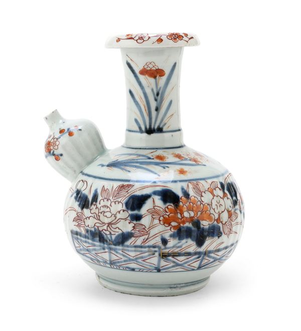 BROCCA KENDI IN PORCELLANA, GIAPPONE 1700/1736