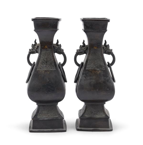 COPPIA DI VASI IN BRONZO, GIAPPONE SECONDA METÁ XIX SECOLO