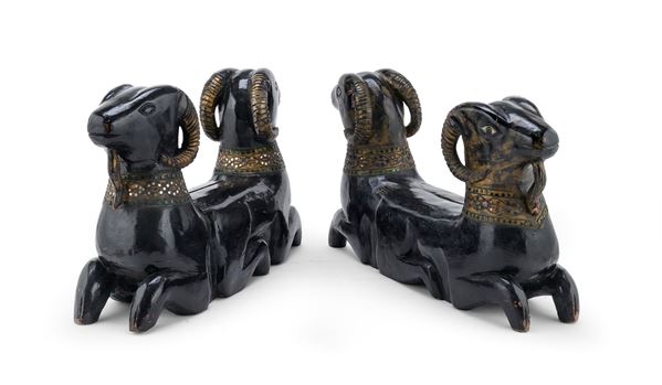 COPPIA DI SCULTURE IN LEGNO A LACCA NERA, TAILANDIA