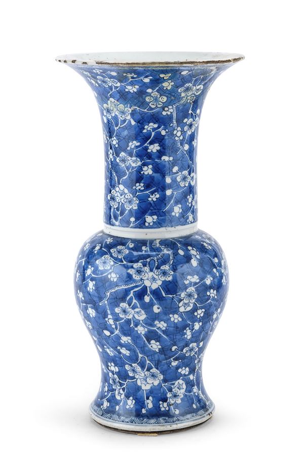 VASO IN PORCELLANA BIANCO E BLU, CINA