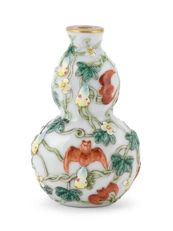 GRANDE SNUFF BOTTLE IN  PORCELLANA, CINA