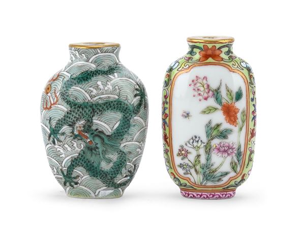 DUE SNUFF BOTTLES IN PORCELLANA, CINA