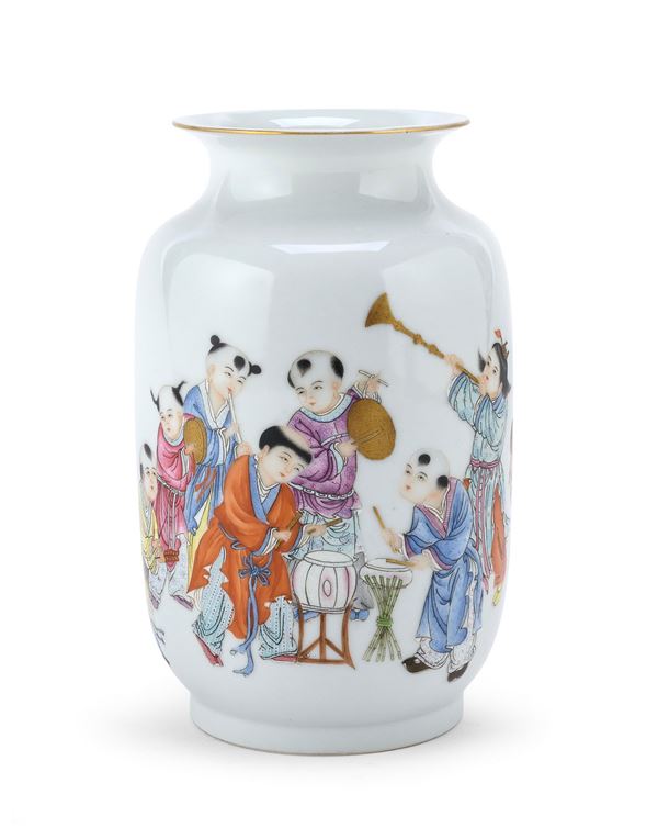 VASO IN PORCELLANA, CINA PRIMA METÁ XX SECOLO