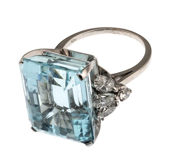 ANELLO CON ACQUAMARINA E BRILLANTI