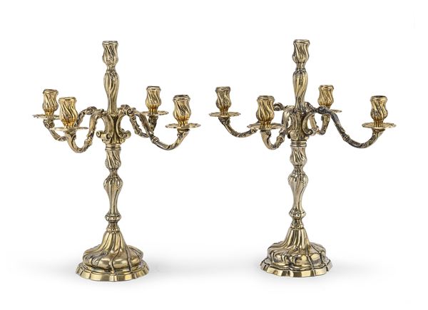 COPPIA DI CANDELABRI IN ARGENTO DORATO, ITALIA FINE XIX SECOLO