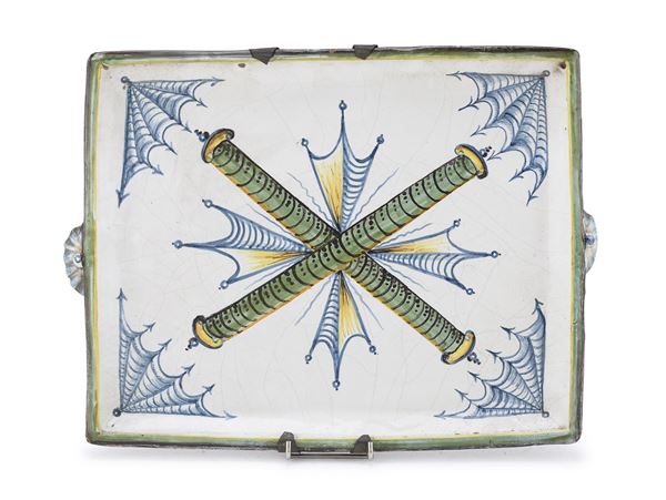 RARO VASSOIO IN MAIOLICA, PROBABILMENTE ITALIA CENTRALE