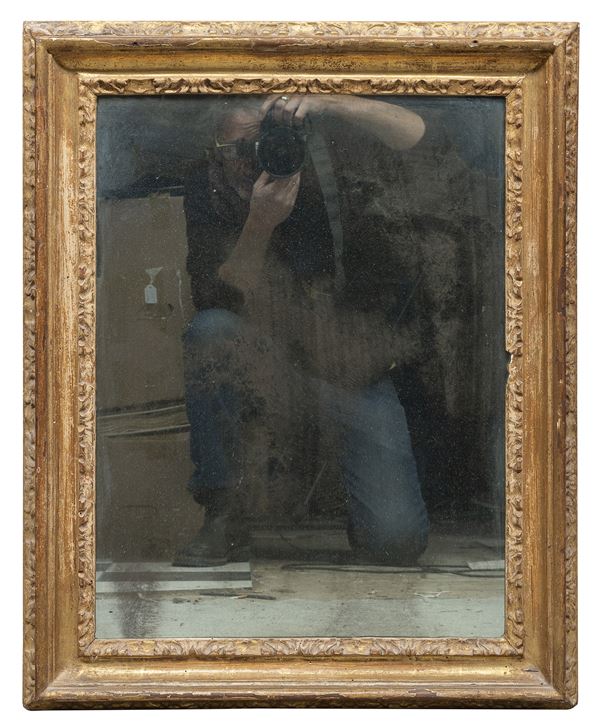 SPECCHIERA IN LEGNO DORATO, XVIII SECOLO