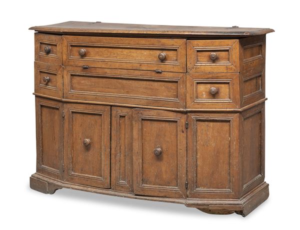 CREDENZA IN NOCE, EMILIA O VENETO XVIII SECOLO