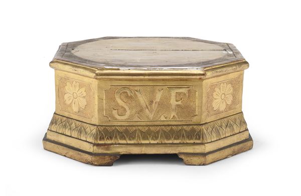BASE IN LEGNO DORATO