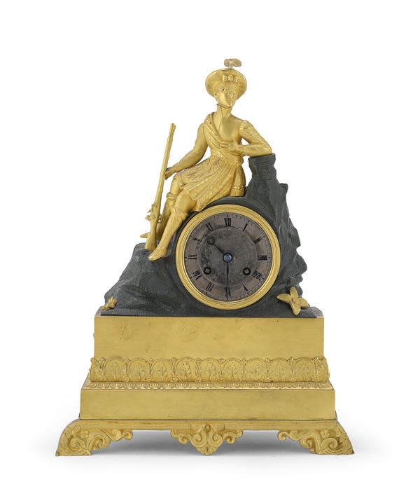 PICCOLO OROLOGIO DA TAVOLO IN BRONZO