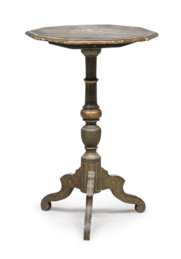 PICCOLO TAVOLINO IN LEGNO LACCATO