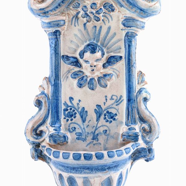 PICCOLA ACQUASANTIERA IN MAIOLICA, SICILIA