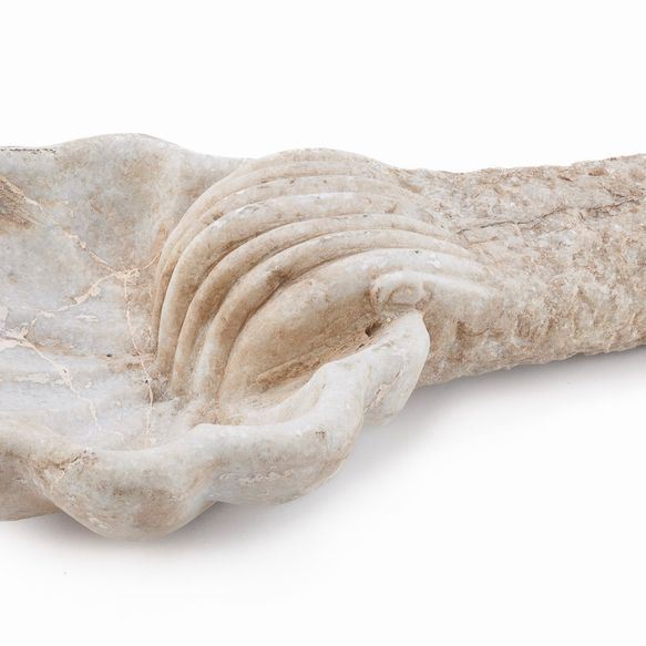 ACQUASANTIERA IN MARMO BIANCO, XVI SECOLO