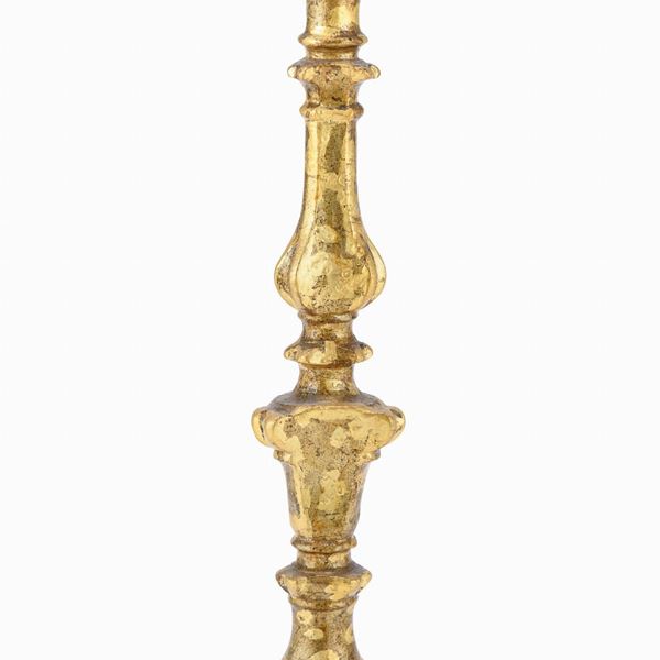 CANDELIERE IN LEGNO DORATO, XVIII SECOLO