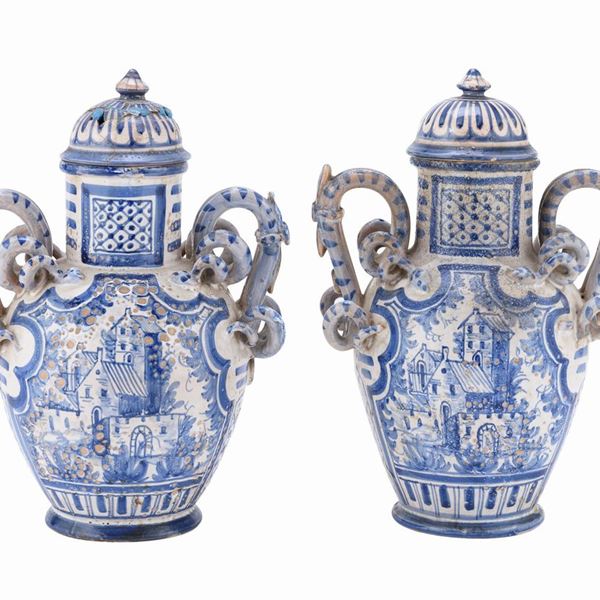 COPPIA DI POTICHES IN MAIOLICA, SAVONA