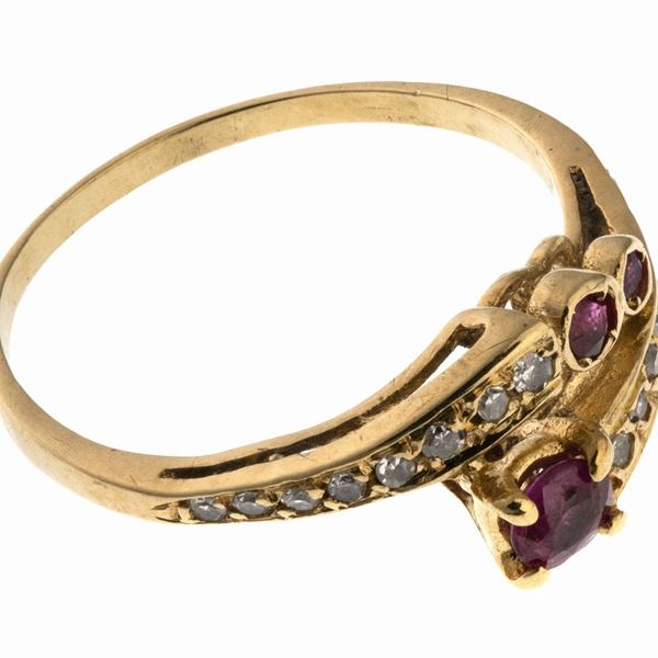 ANELLO CON RUBINI E BRILLANTI