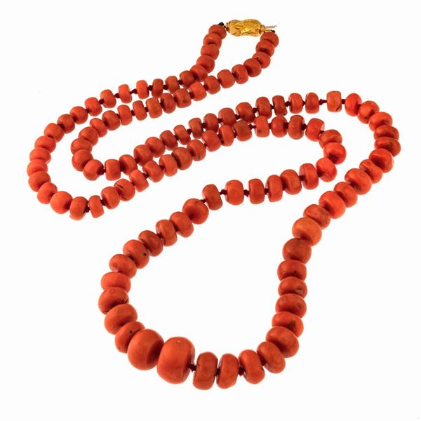 COLLANA CON CORALLI