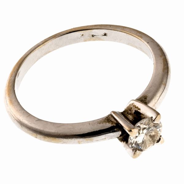 ANELLO SOLITAIRE CON BRILLANTI