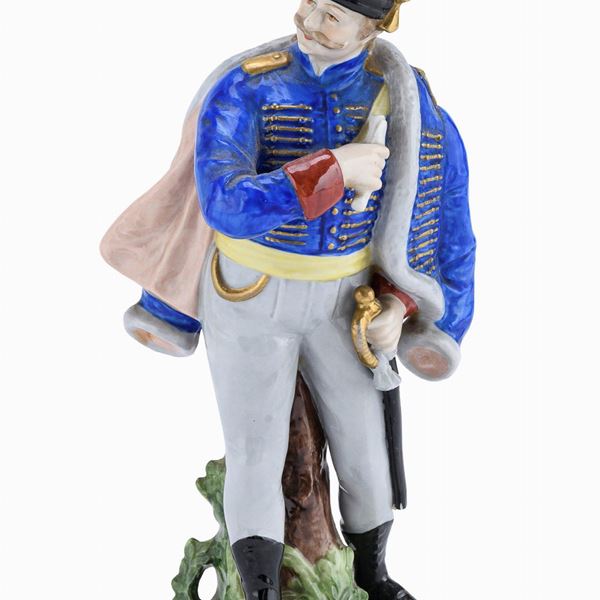 FIGURA DI UFFICIALE USSARO IN PORCELLANA