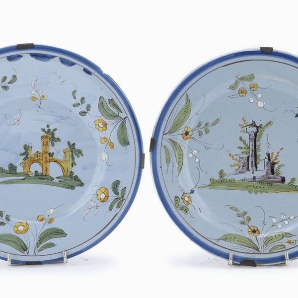 COPPIA DI PIATTI IN MAIOLICA, GENOVA O SAVONA