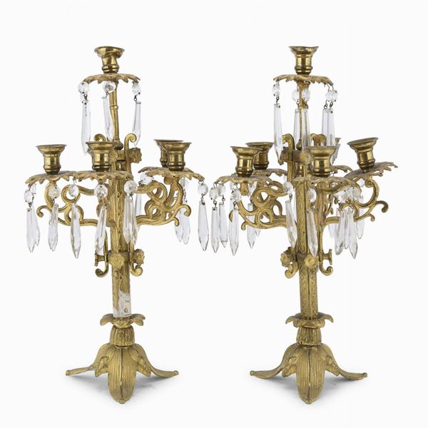 COPPIA DI CANDELABRI IN METALLO DORATO