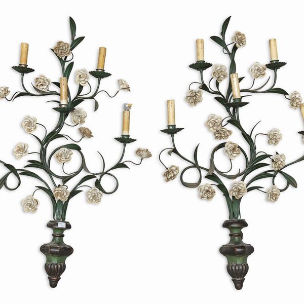 COPPIA DI GRANDI APPLIQUES CON PORCELLANA