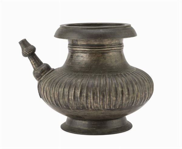 KENDI IN BRONZO, INDIA