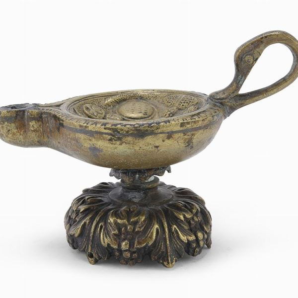 LUCERNA IN BRONZO, STILE ARCHEOLOGICO