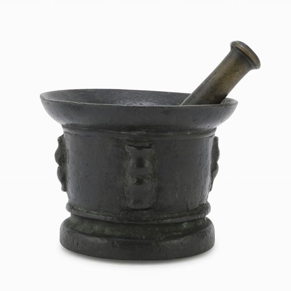 PICCOLO MORTAIO CON PESTELLO IN BRONZO, XVI SECOLO