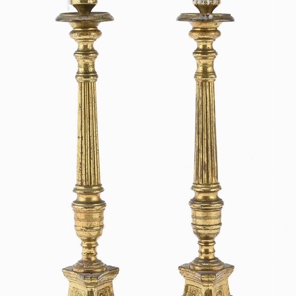 COPPIA DI PICCOLI CANDELIERI IN BRONZO DORATO