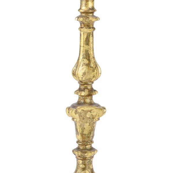 CANDELIERE IN LEGNO DORATO, XVIII SECOLO