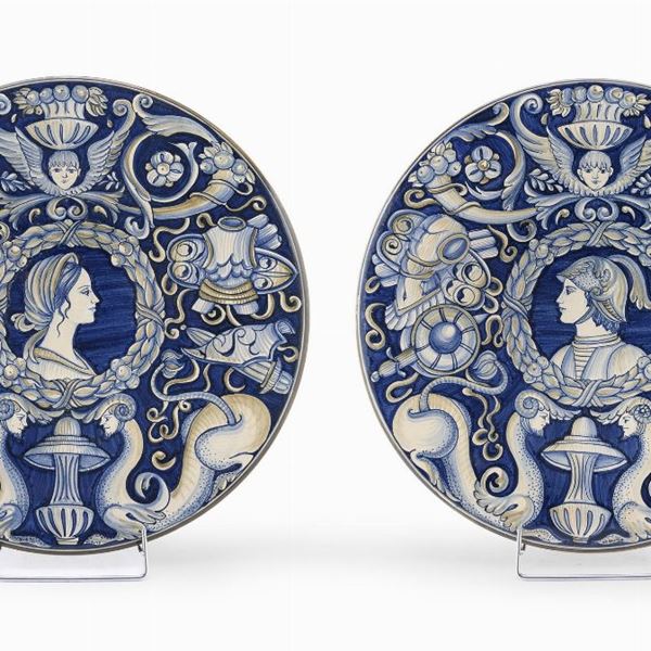 COPPIA DI GRANDI PIATTI IN CERAMICA, DERUTA