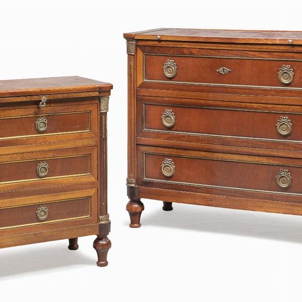 COMÒ E COMODINO IN LEGNO TINTO A MOGANO