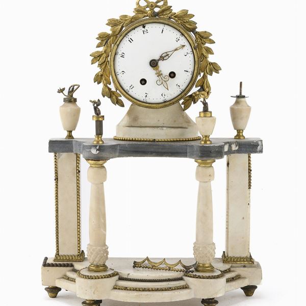 OROLOGIO DA CAMINO IN MARMO, FRANCIA INIZIO XIX SECOLO