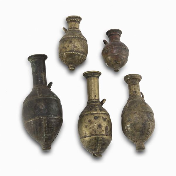 CINQUE PICCOLI VASI IN BRONZO, MEDIO ORIENTE