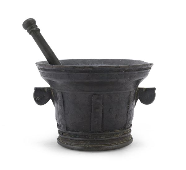 MORTAIO E PESTELLO IN BRONZO, XVII SECOLO