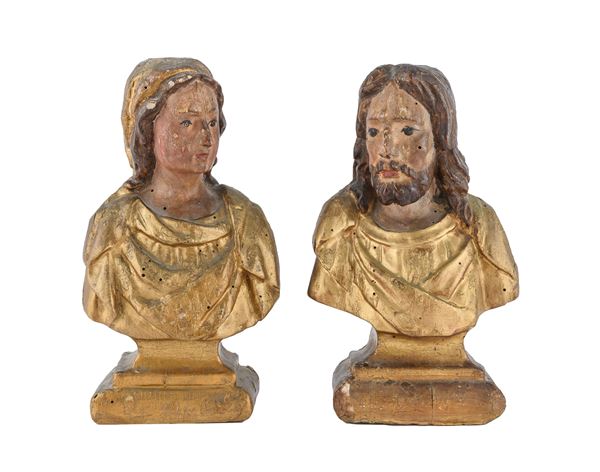 COPPIA DI PICCOLI BUSTI IN LEGNO DORATO, XVIII SECOLO