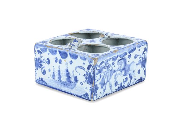 PORTABOTTIGLIE IN MAIOLICA, SAVONA XVIII SECOLO
